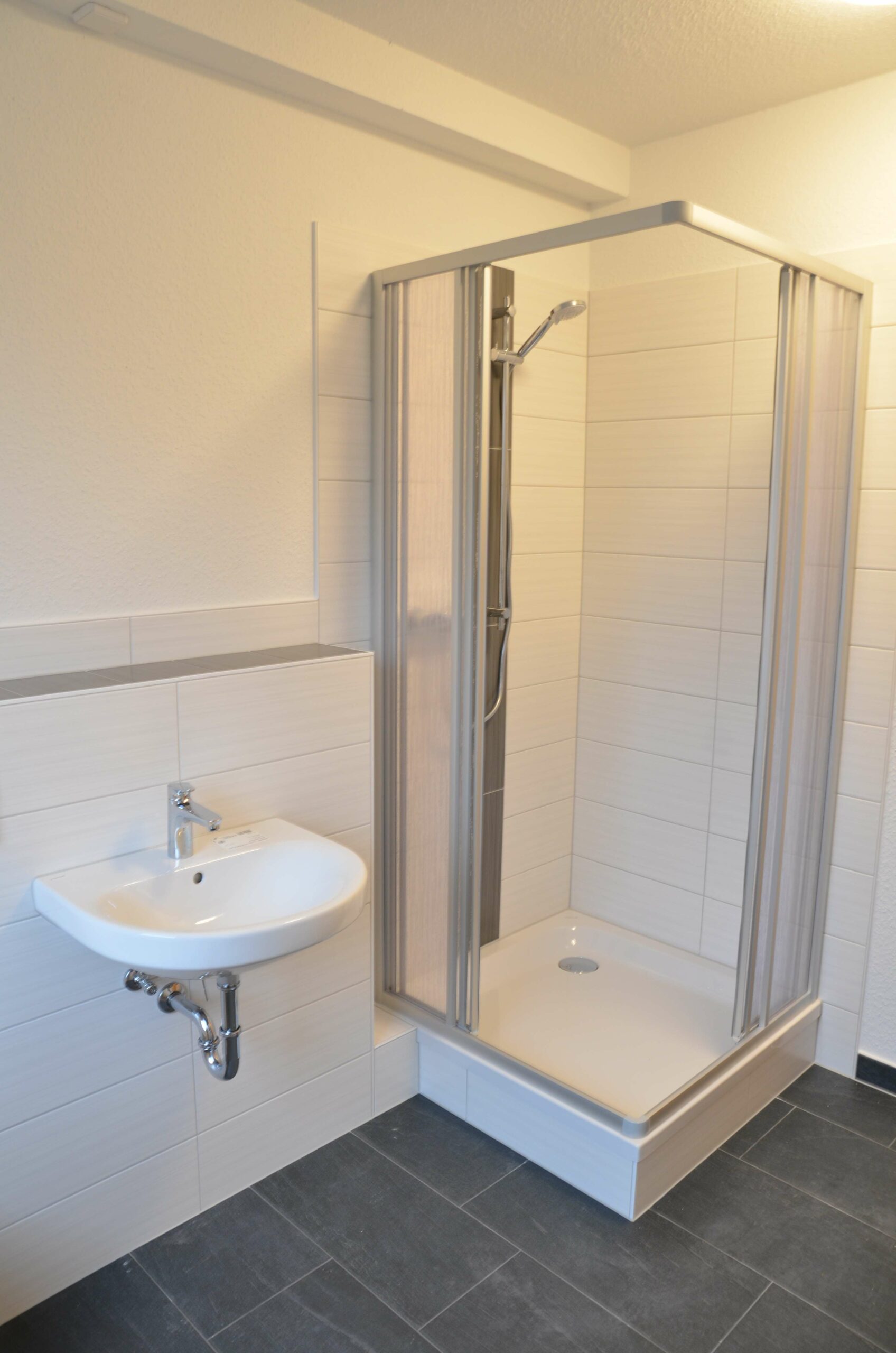 Wir sanieren für Sie! – Moderne 1-Raumwohnung mit offener Wohnküche - Badezimmer